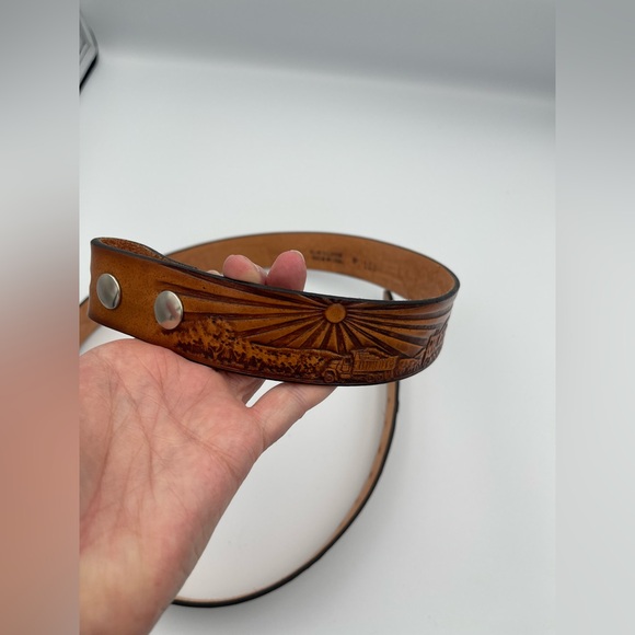 Leather Belt Made In The USA with Trucking Scene, Never Worn, No Buckle SZ 42-46 - Picture 2 of 12